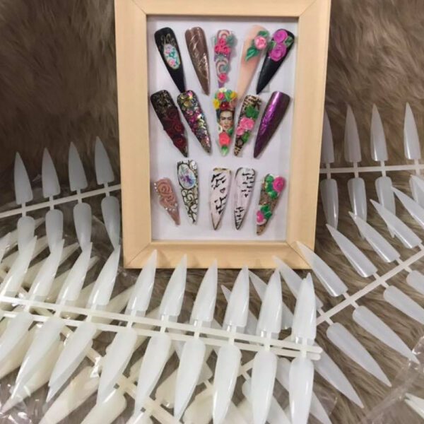 UÑAS EXHIBICION TIPO STILLETO ( 120 TIPS)